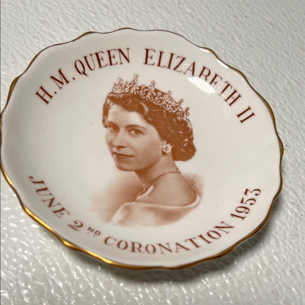 Queen Elizabeth II Original Coronation 1953 Collector Plate Tuscan Bone China